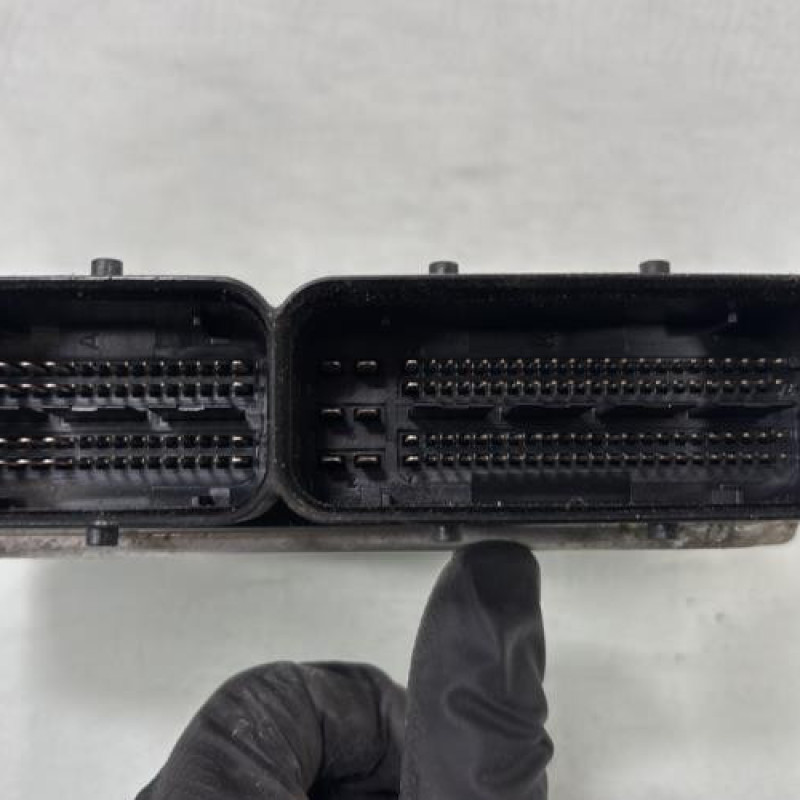 Calculateur moteur VOLKSWAGEN PASSAT 6 Photo n°3