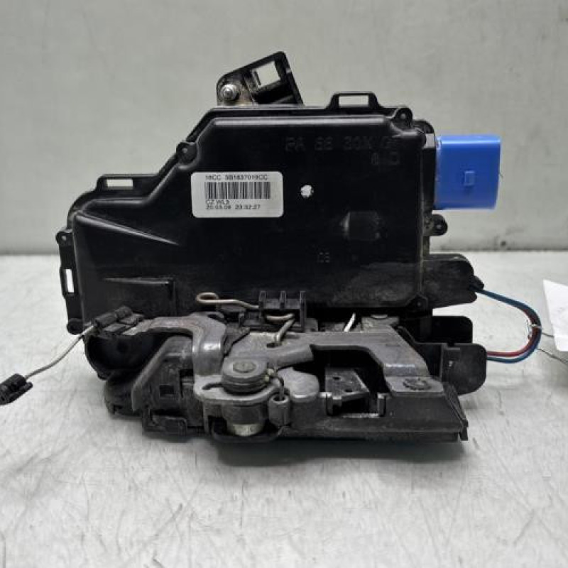 Serrure avant droit VOLKSWAGEN POLO 4 Photo n°1