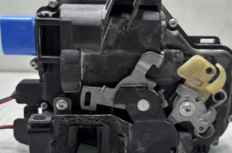 Serrure avant droit VOLKSWAGEN POLO 4