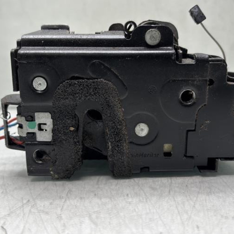 Serrure avant gauche VOLKSWAGEN POLO 4 Photo n°2