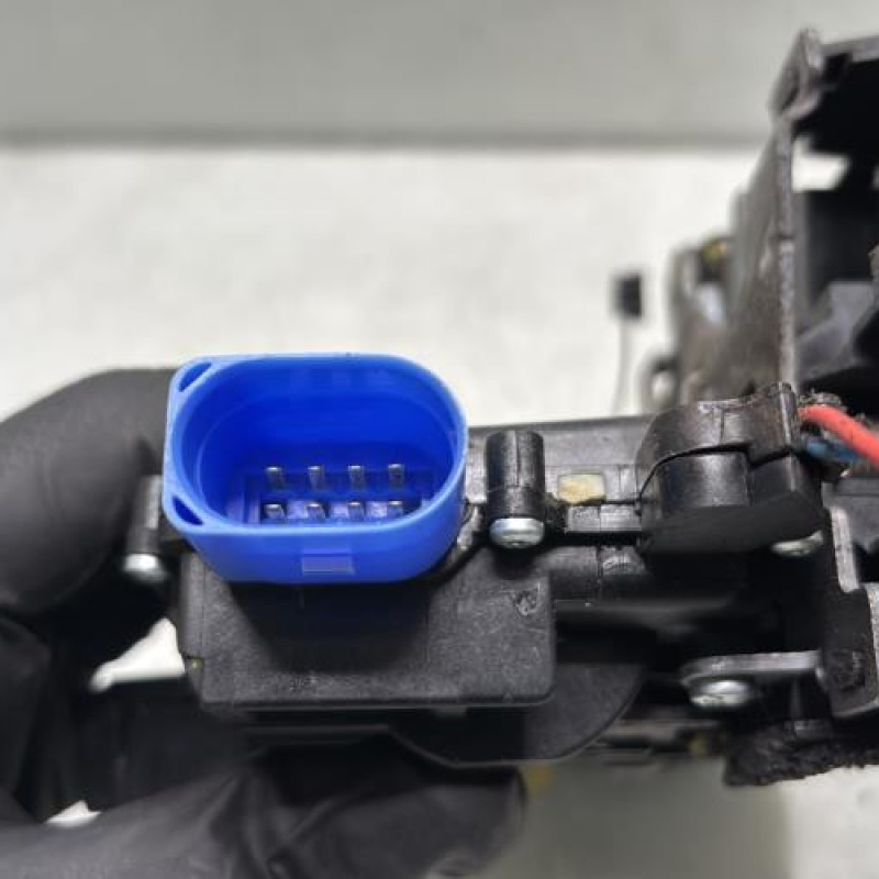 Serrure avant gauche VOLKSWAGEN POLO 4 Photo n°4