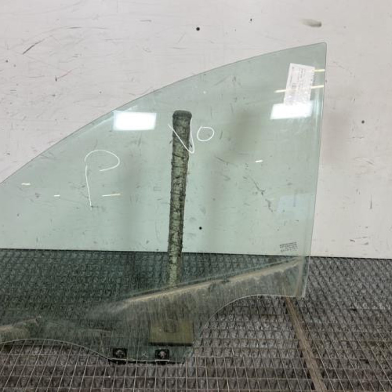 Vitre avant gauche DACIA SANDERO 2 Photo n°1