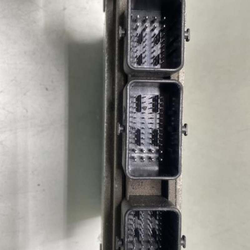 Calculateur moteur PEUGEOT 1007 Photo n°4