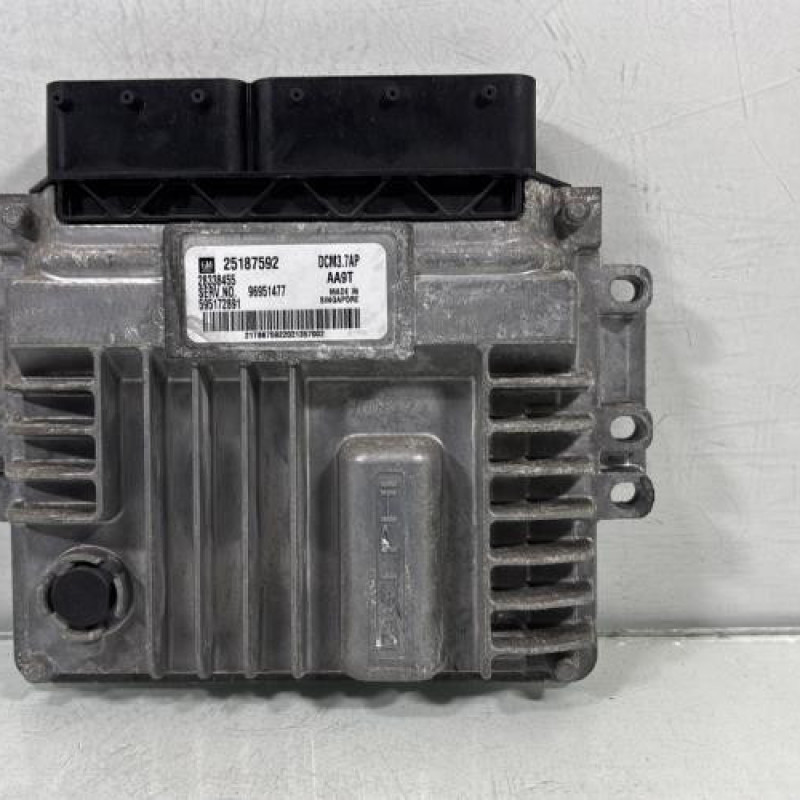 Calculateur moteur CHEVROLET ORLANDO Photo n°1
