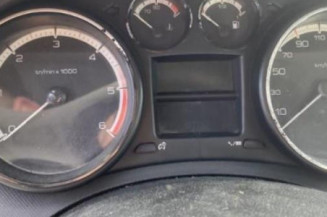 Pare boue avant gauche PEUGEOT 308 1