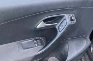 Pare boue avant gauche VOLKSWAGEN POLO 5