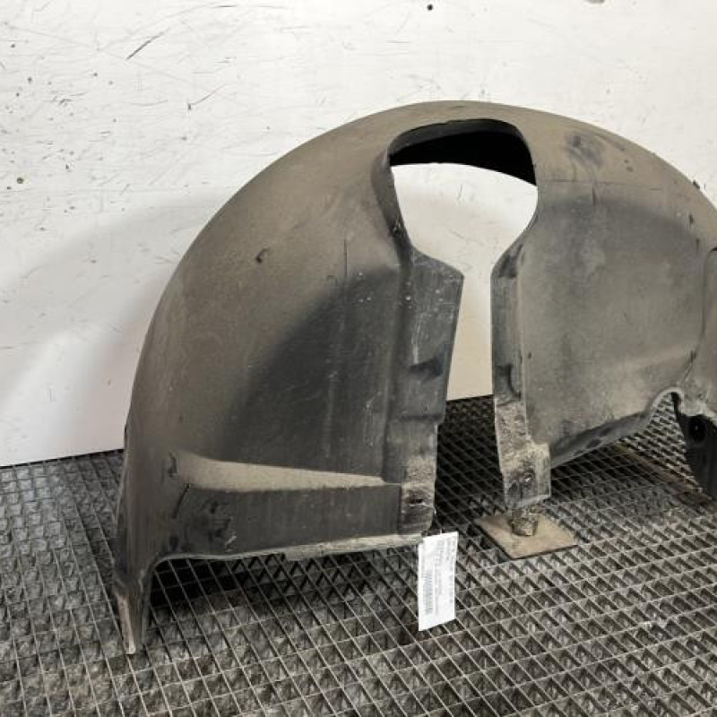 Pare boue arriere gauche VOLKSWAGEN GOLF 4 Photo n°2