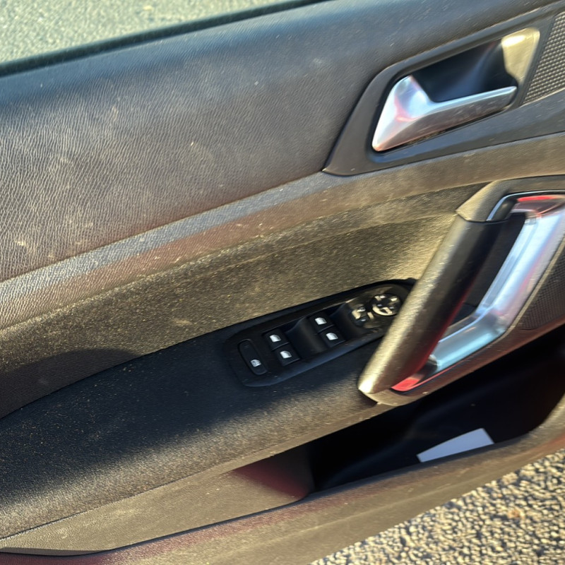 PEUGEOT 308 2 PHASE 1 1.6 BLUE HDI - 8V TURBO Photo n°9