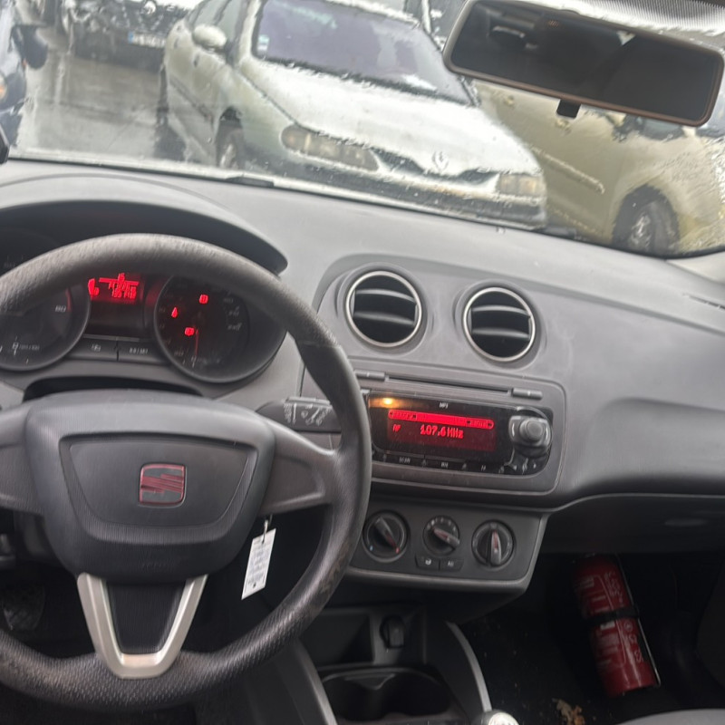 SEAT IBIZA 4 PHASE 1 1.2i - 12V Photo n°12