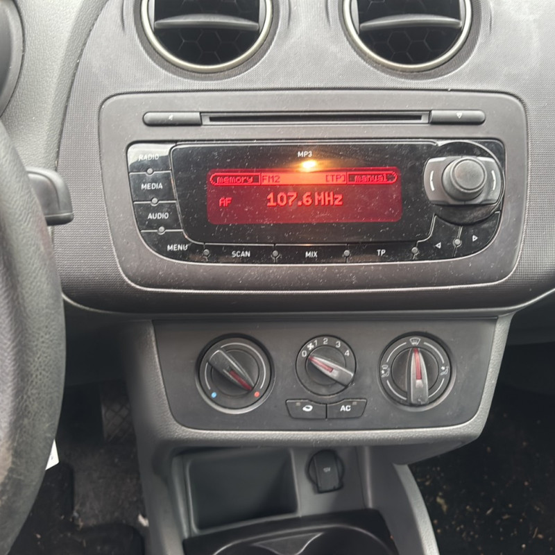 SEAT IBIZA 4 PHASE 1 1.2i - 12V Photo n°16