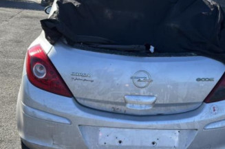 Feu arriere stop central OPEL CORSA D