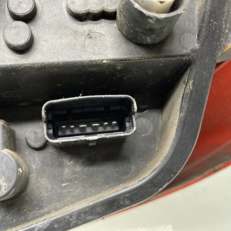 Feu arriere principal gauche (feux) RENAULT CLIO 3 Photo n°3