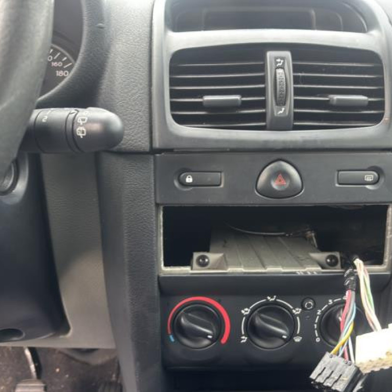 Feu arriere principal droit (feux) RENAULT CLIO 2 Photo n°20