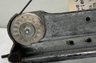 Leve vitre mecanique arriere gauche DACIA DUSTER 1