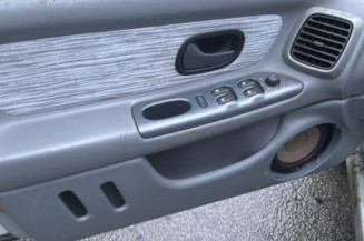 Feu arriere principal gauche (feux) RENAULT LAGUNA 1