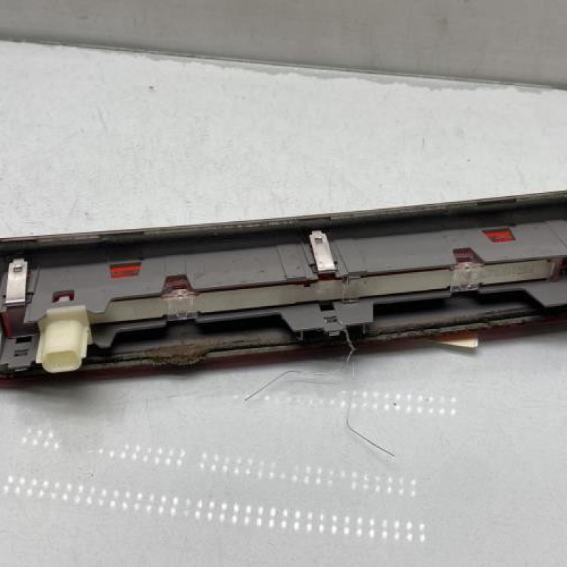 Feu arriere stop central RENAULT SCENIC 3 Photo n°2