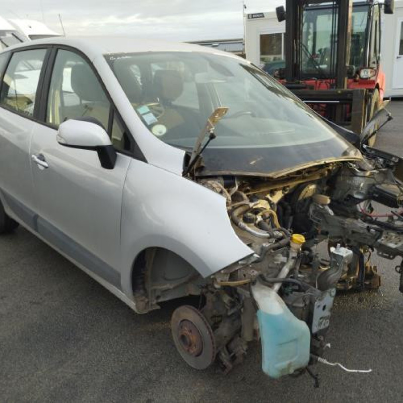 Feu arriere stop central RENAULT SCENIC 3 Photo n°5