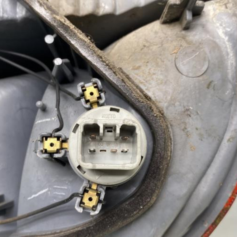 Feu arriere principal gauche (feux) TOYOTA YARIS 1 Photo n°3