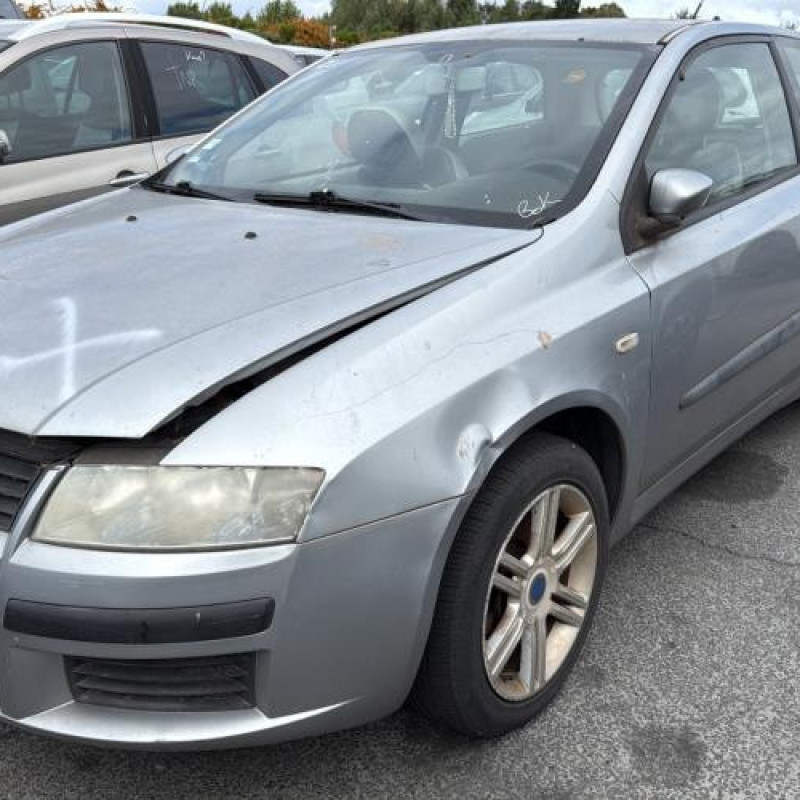 Feu arriere stop central FIAT STILO Photo n°4