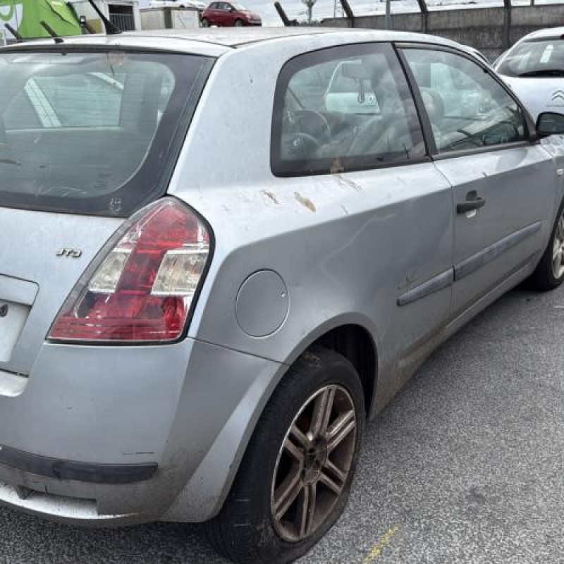 Feu arriere stop central FIAT STILO Photo n°6