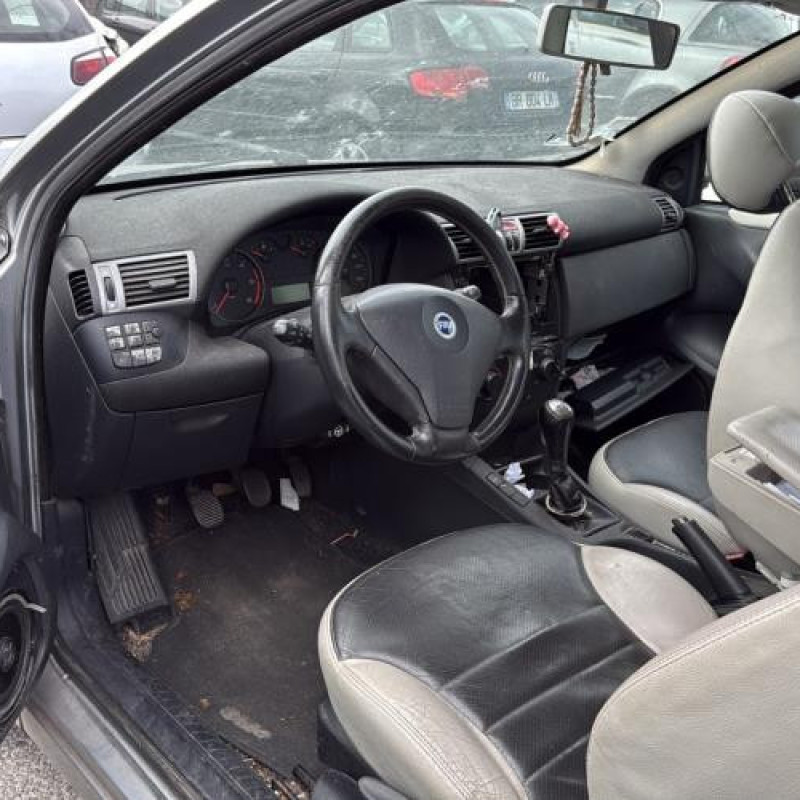 Feu arriere stop central FIAT STILO Photo n°16