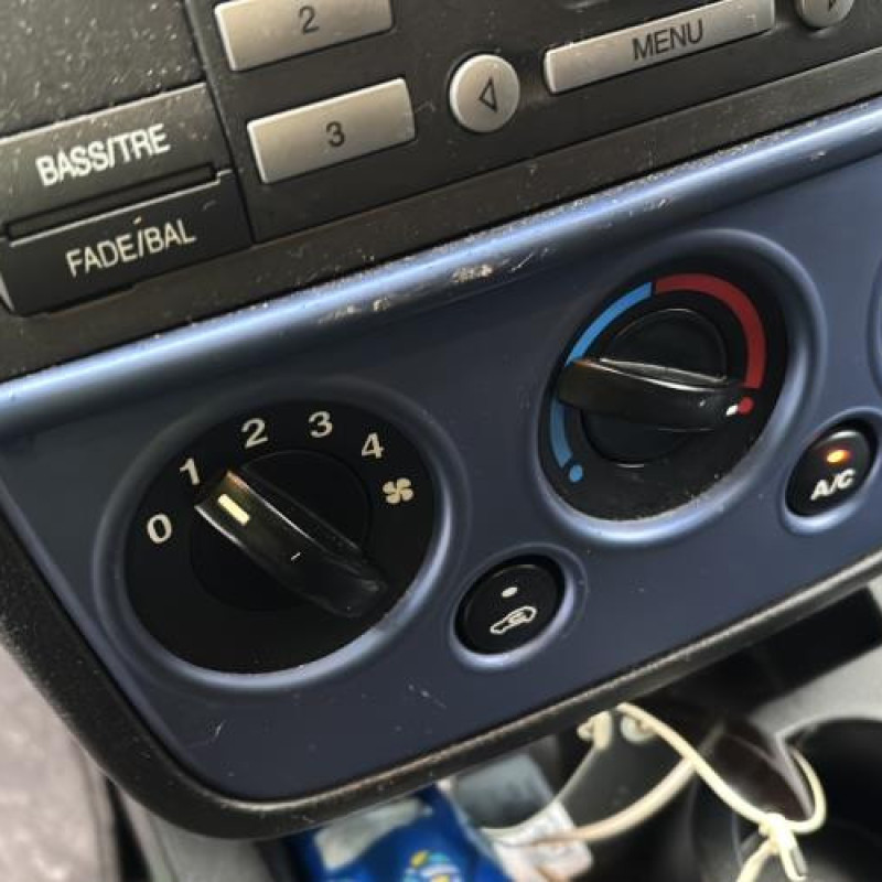 Feu arriere stop central FORD FIESTA 5 Photo n°19