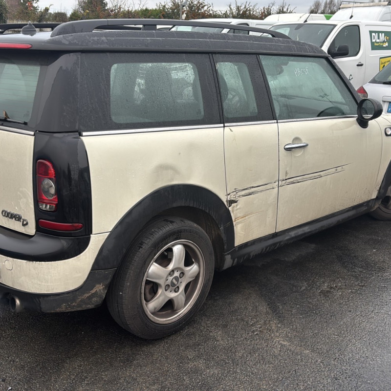 MINI MINI 2 R55 CLUBMAN PHASE 1 BREAK 1.6D - 16V TURBO COOPER D Photo n°3