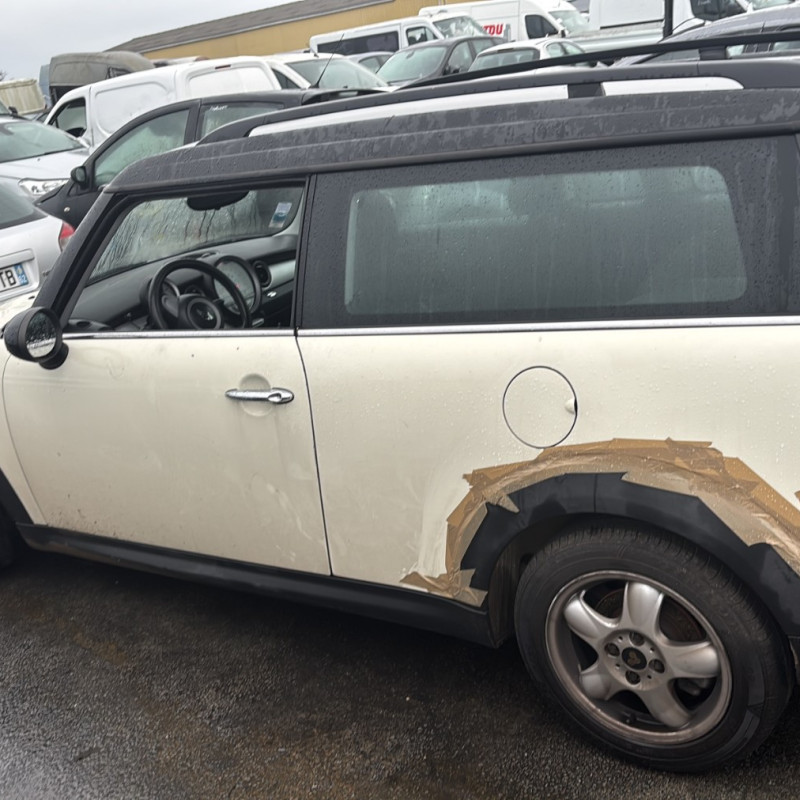 MINI MINI 2 R55 CLUBMAN PHASE 1 BREAK 1.6D - 16V TURBO COOPER D Photo n°6