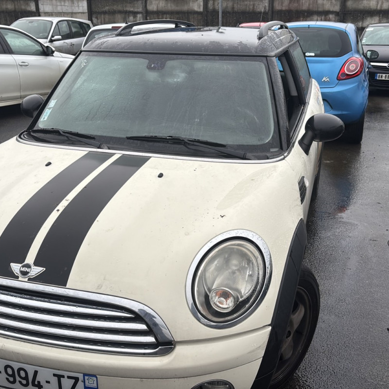 MINI MINI 2 R55 CLUBMAN PHASE 1 BREAK 1.6D - 16V TURBO COOPER D Photo n°8