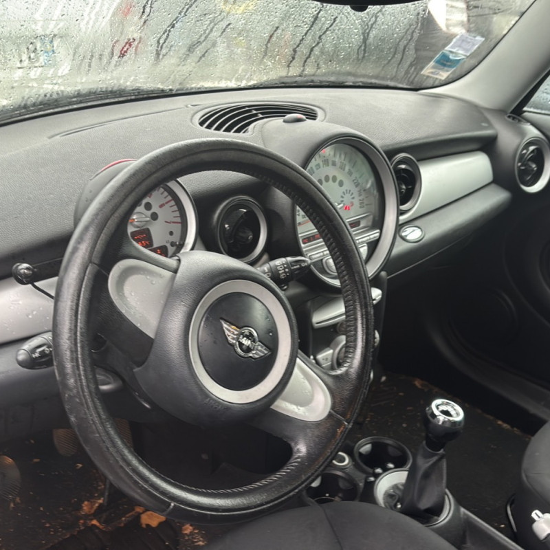 MINI MINI 2 R55 CLUBMAN PHASE 1 BREAK 1.6D - 16V TURBO COOPER D Photo n°12