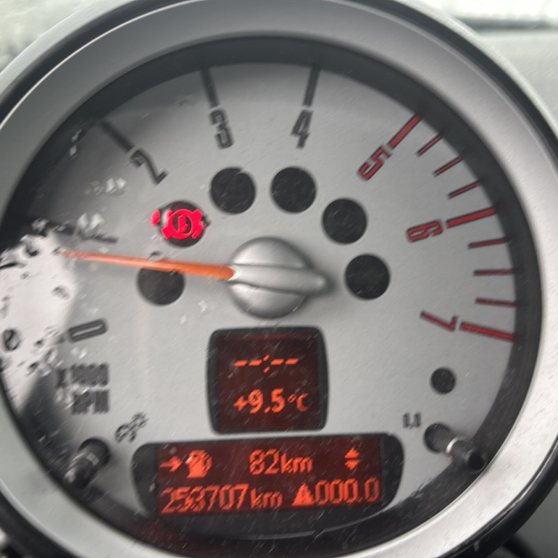 MINI MINI 2 R55 CLUBMAN PHASE 1 BREAK 1.6D - 16V TURBO COOPER D Photo n°14