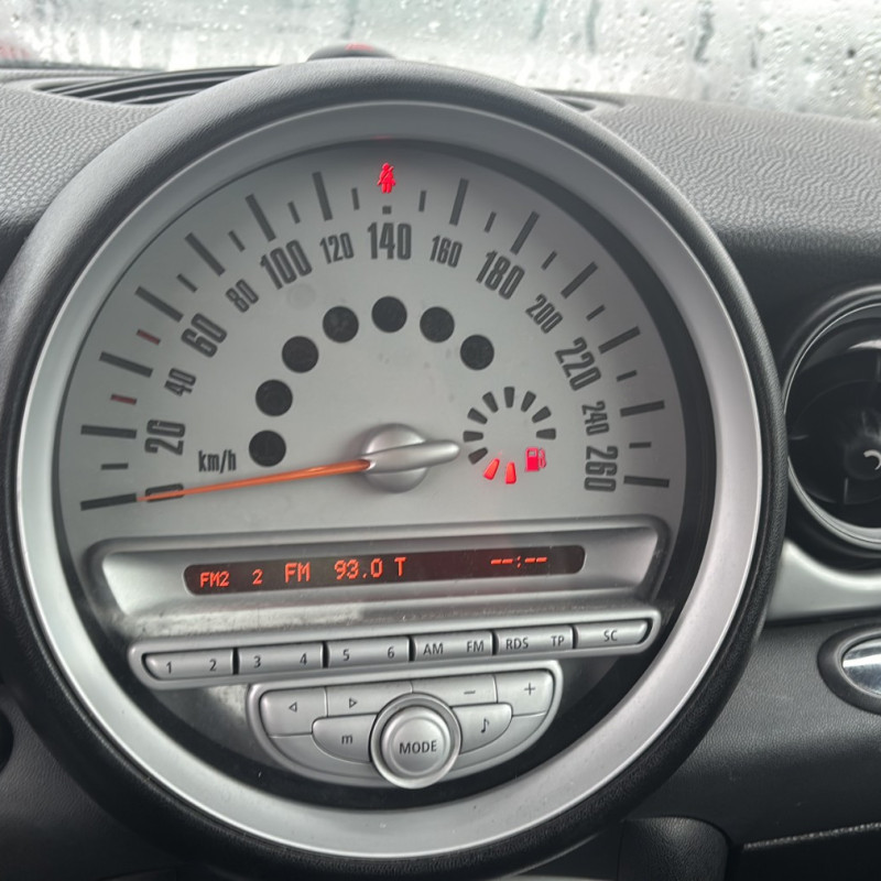 MINI MINI 2 R55 CLUBMAN PHASE 1 BREAK 1.6D - 16V TURBO COOPER D Photo n°16