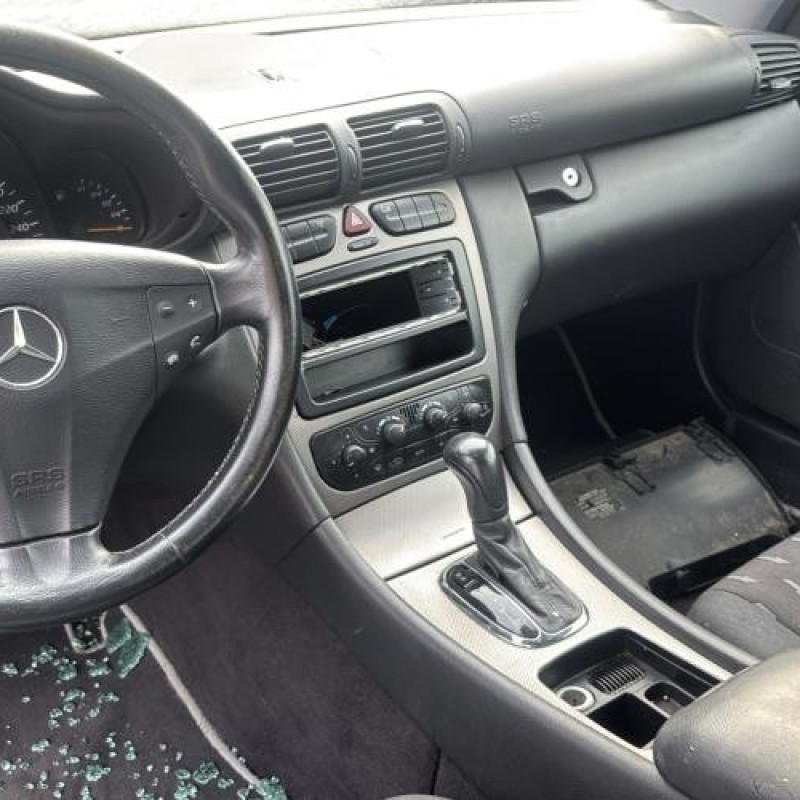 Aile avant droit MERCEDES CLASSE C 203 COUPE SPORT Photo n°19