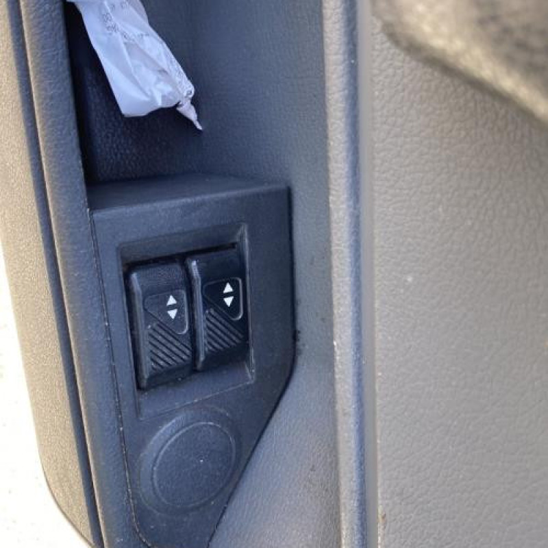 Commande degivrage lunette arriere RENAULT CLIO 1 Photo n°14