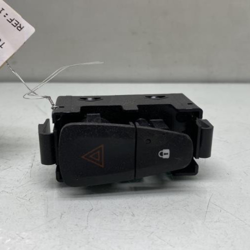 Bouton de warning DACIA SANDERO 2 Photo n°1