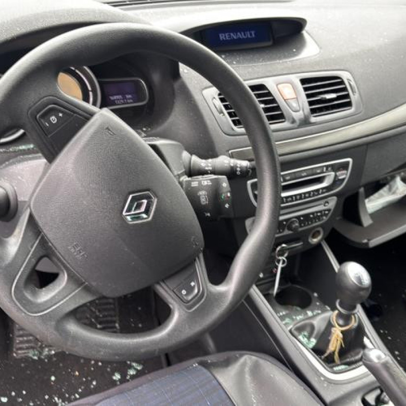 Pare boue arriere droit RENAULT MEGANE 3 Photo n°16