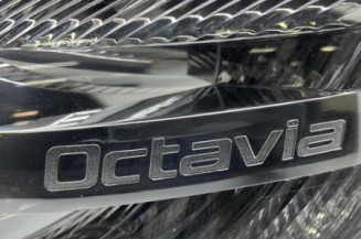 Optique avant principal gauche (feux)(phare) SKODA OCTAVIA 2
