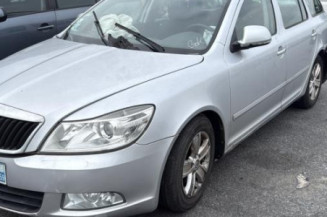 Optique avant principal gauche (feux)(phare) SKODA OCTAVIA 2