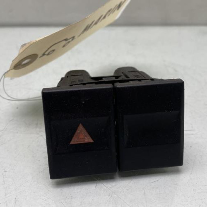 Bouton de warning FORD MONDEO 2 Photo n°1