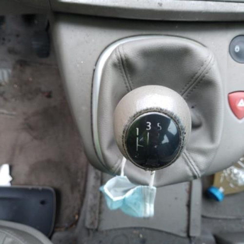 Pare boue avant droit RENAULT SCENIC 2 Photo n°5