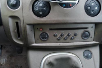 Pare boue avant droit RENAULT SCENIC 2