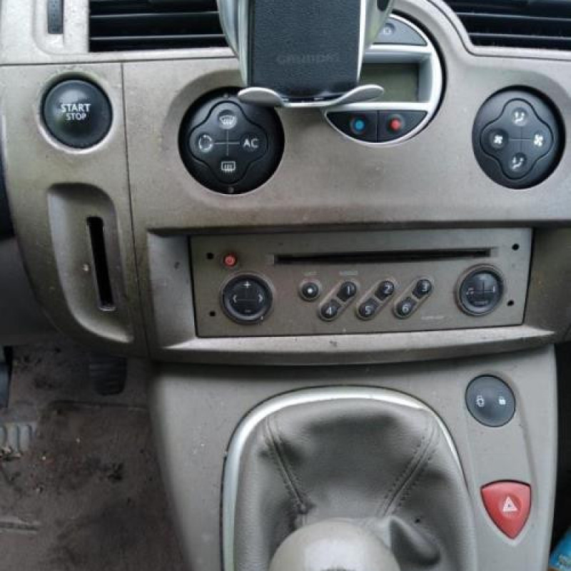 Pare boue avant droit RENAULT SCENIC 2 Photo n°9