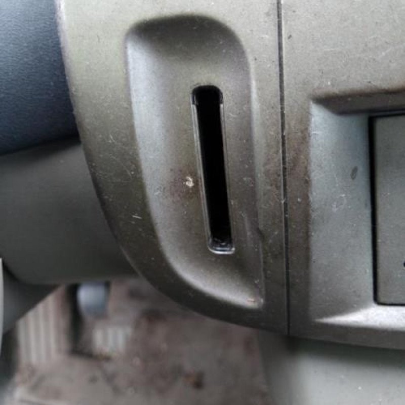 Pare boue avant droit RENAULT SCENIC 2 Photo n°10