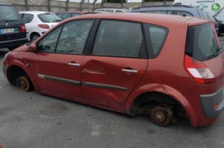 Pare boue avant droit RENAULT SCENIC 2