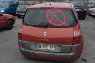 Pare boue avant droit RENAULT SCENIC 2