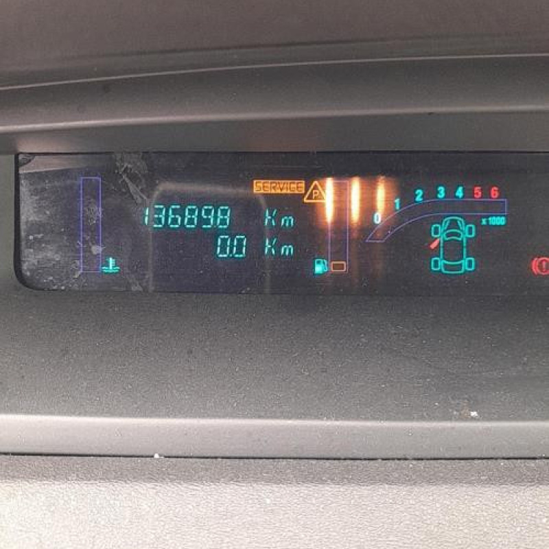 Pare boue avant droit RENAULT SCENIC 2 Photo n°14