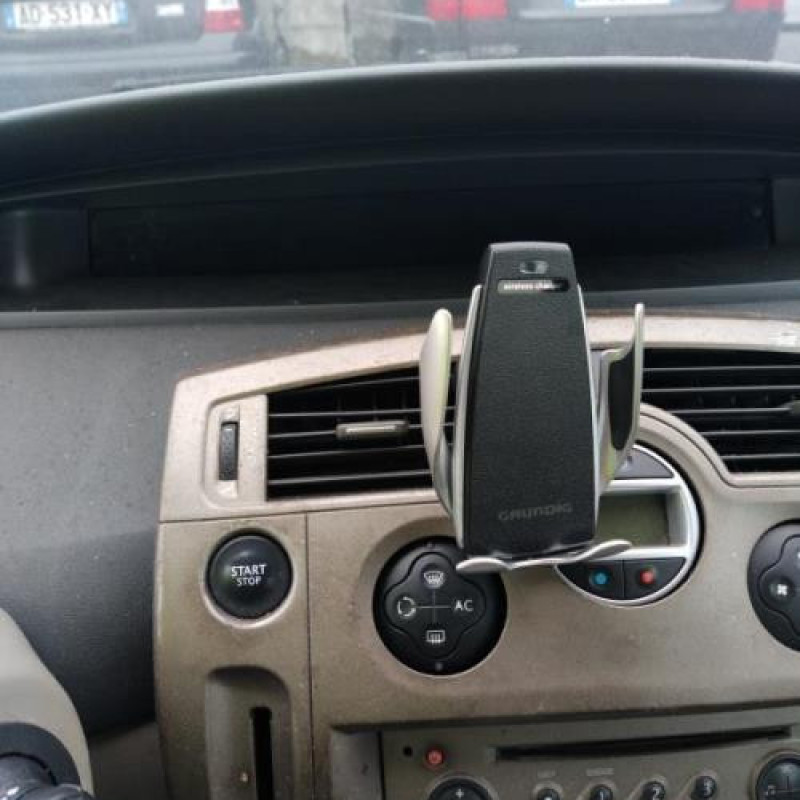 Pare boue avant droit RENAULT SCENIC 2 Photo n°16