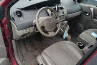 Pare boue avant droit RENAULT SCENIC 2