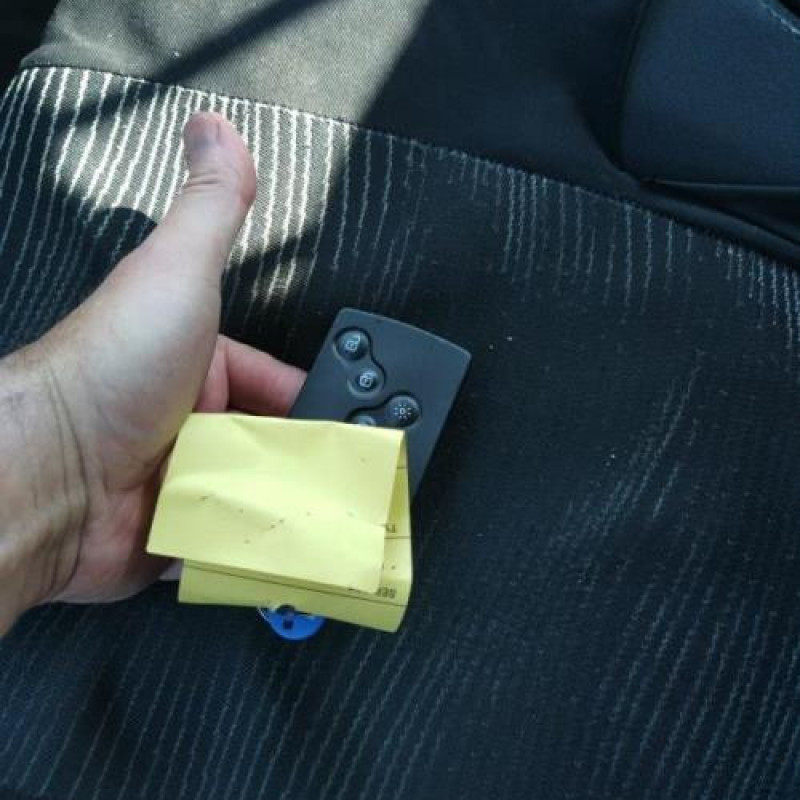 Pare boue avant droit RENAULT SCENIC 3 Photo n°5