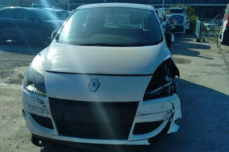 Pare boue avant droit RENAULT SCENIC 3
